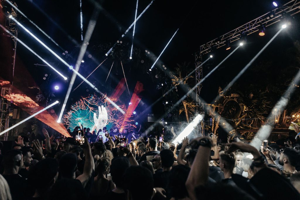 Naô Pool Club Pool Club & Restaurant in Puerto Banús, Marbella